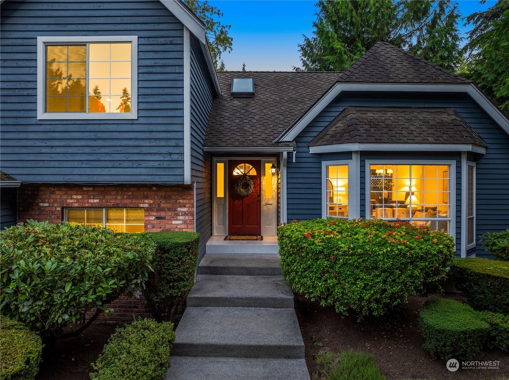 Photo of 945 NW Firwood Boulevard, Issaquah, WA 98027 (MLS # 2263013)