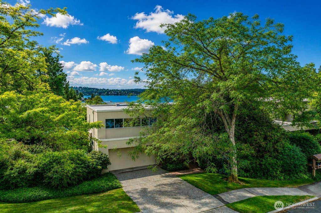 Photo of 9829 NE 1st Street, Bellevue, WA 98004 (MLS # 2568811)