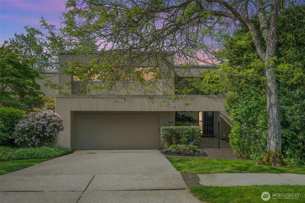 Photo of 9829 NE 1st Street, Bellevue, WA 98004 (MLS # 2568811)