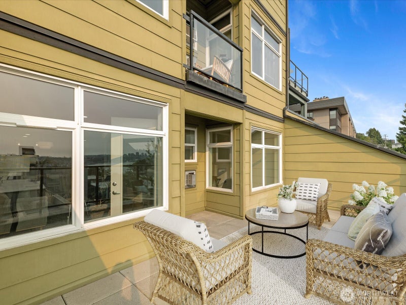 655 W Crockett Street A202