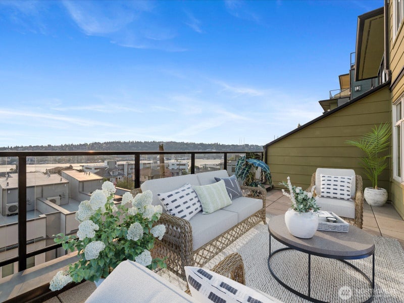 655 W Crockett Street A202