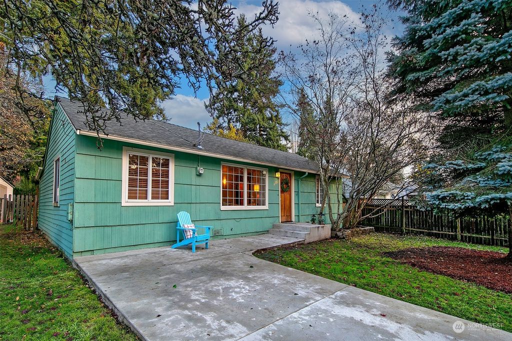 Photo of 13756 Densmore Avenue N, Seattle, WA 98133 (MLS # 2182423)