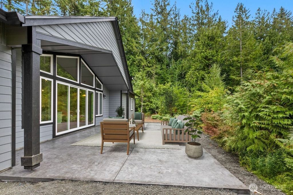 Photo of 112 Frost Road, Winlock, WA 98596 (MLS # 2446767)