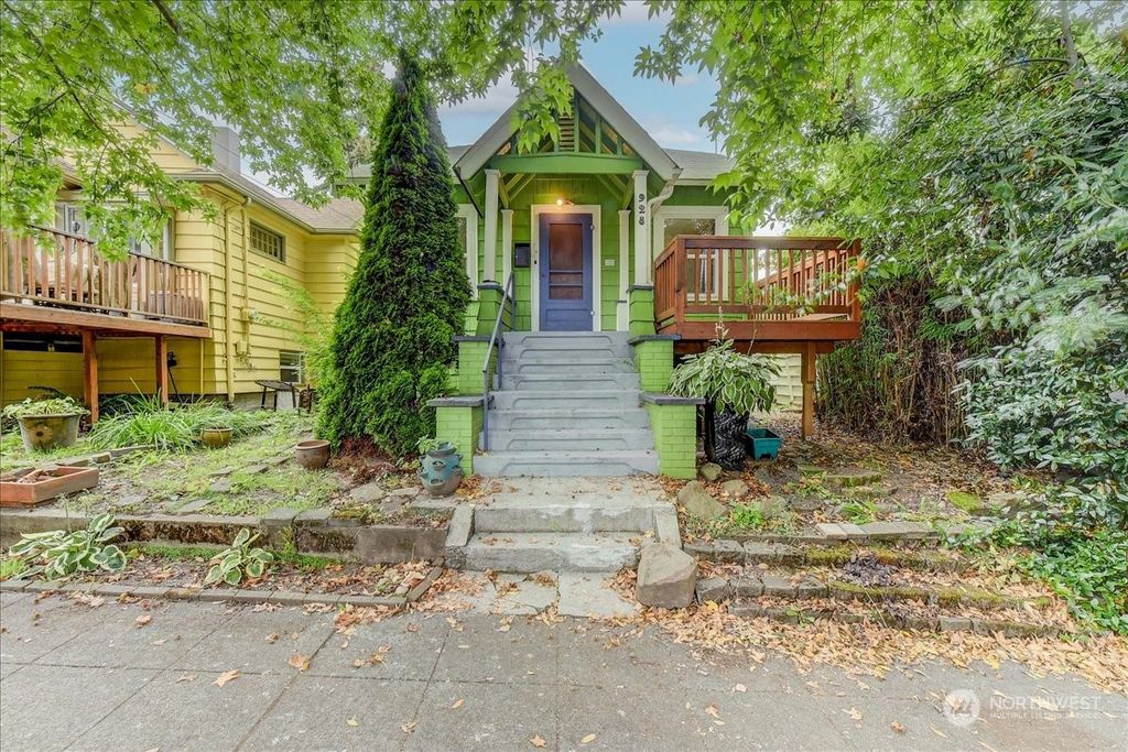Photo of 928 N 75th Street, Seattle, WA 98103 (MLS # 2291439)
