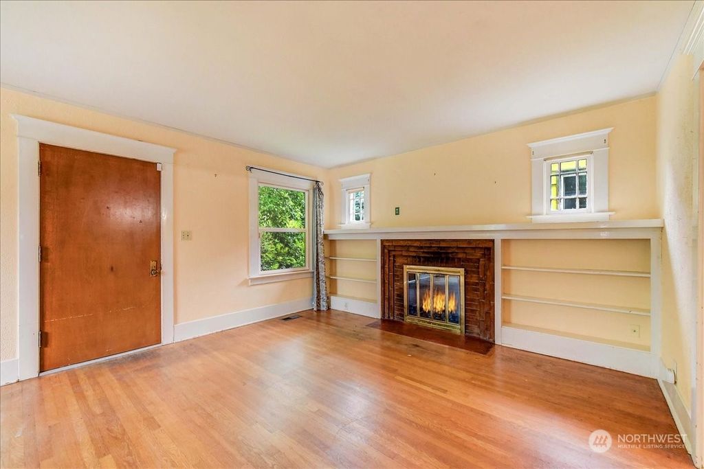 Photo of 928 N 75th Street, Seattle, WA 98103 (MLS # 2291439)