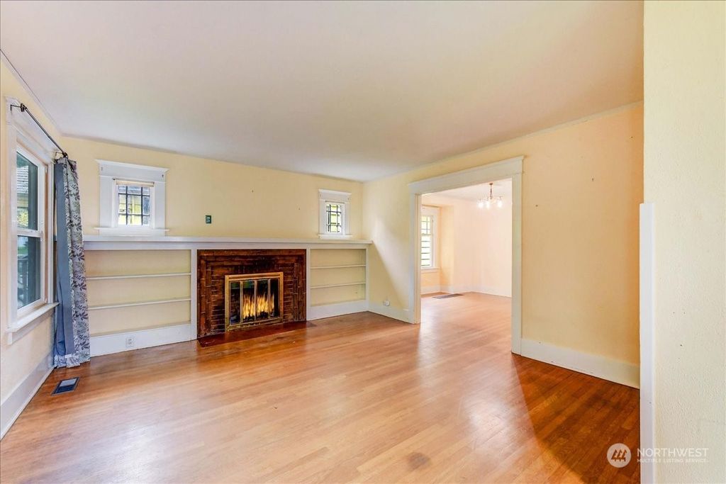 Photo of 928 N 75th Street, Seattle, WA 98103 (MLS # 2291439)