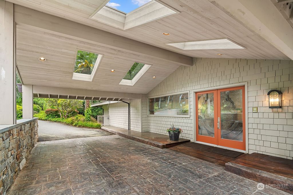 Photo of 2111 86th Avenue NE, Clyde Hill, WA 98004 (MLS # 2262366)