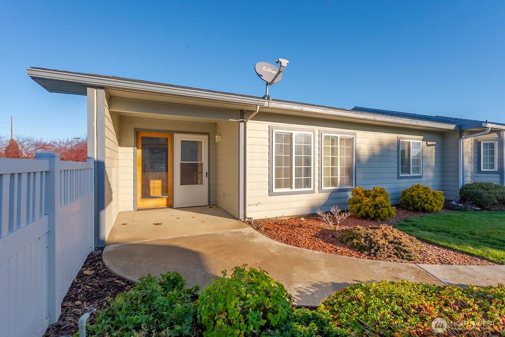 Photo of 1000 13 Avenue SW #3, Quincy, WA 98848 (MLS # 2457566)