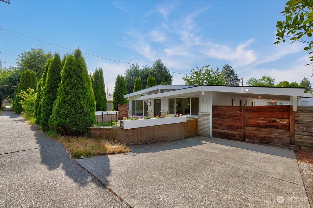 Photo of 219 SW 108th Street, Seattle, WA 98146 (MLS # 2071771)