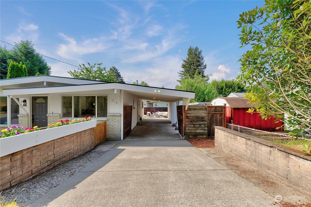 Photo of 219 SW 108th Street, Seattle, WA 98146 (MLS # 2071771)