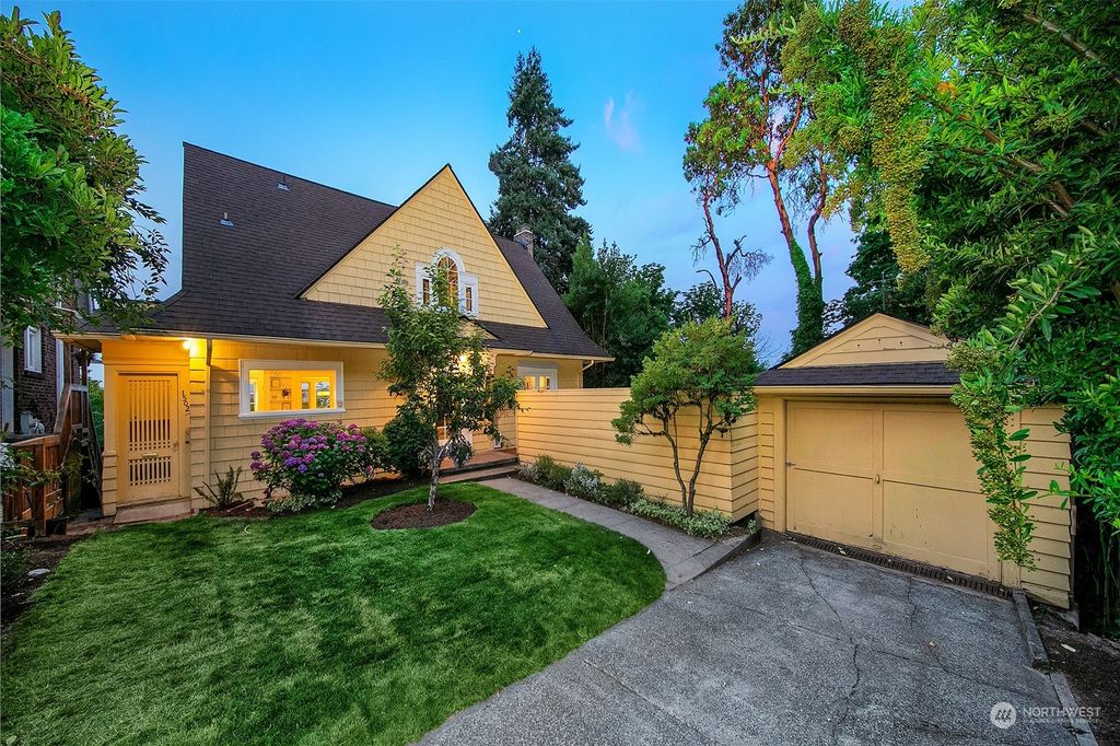 Photo of 1502 40th Avenue, Seattle, WA 98122 (MLS # 2135209)