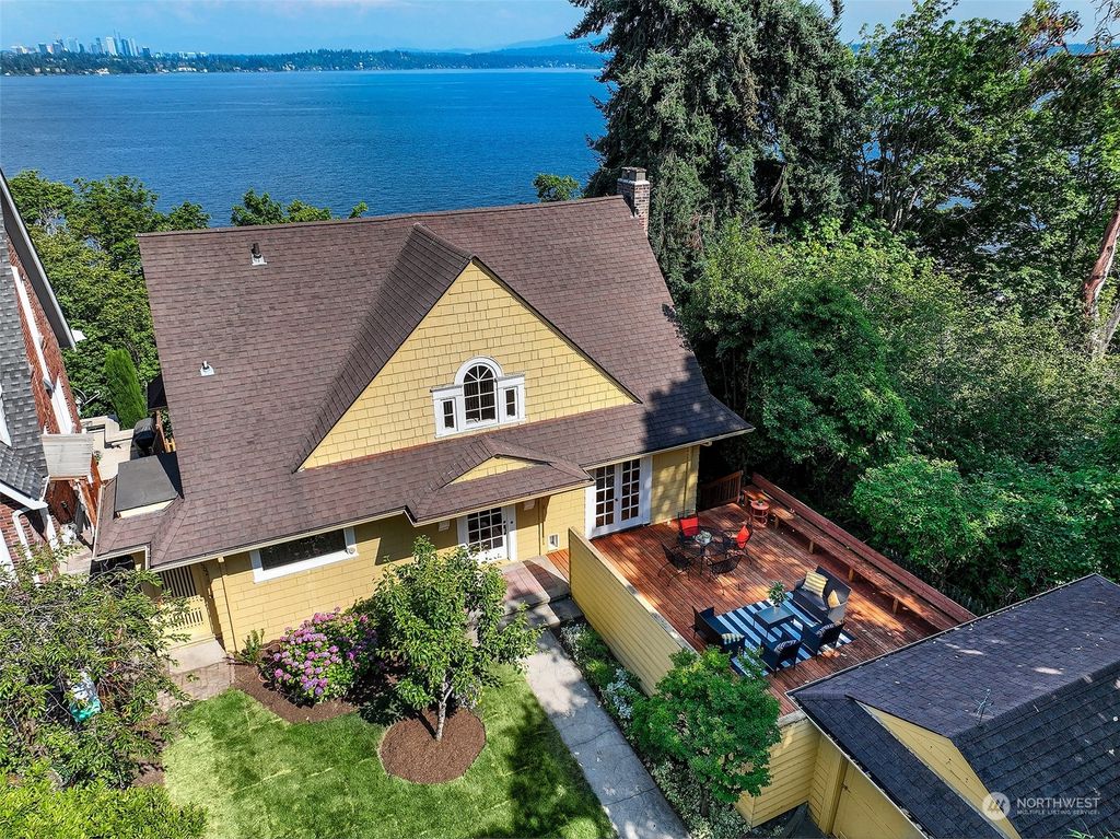 Photo of 1502 40th Avenue, Seattle, WA 98122 (MLS # 2135209)