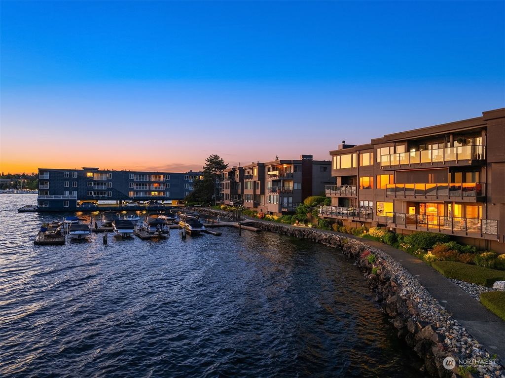 Photo of 827 Lake Street S #105, Kirkland, WA 98033 (MLS # 2253009)