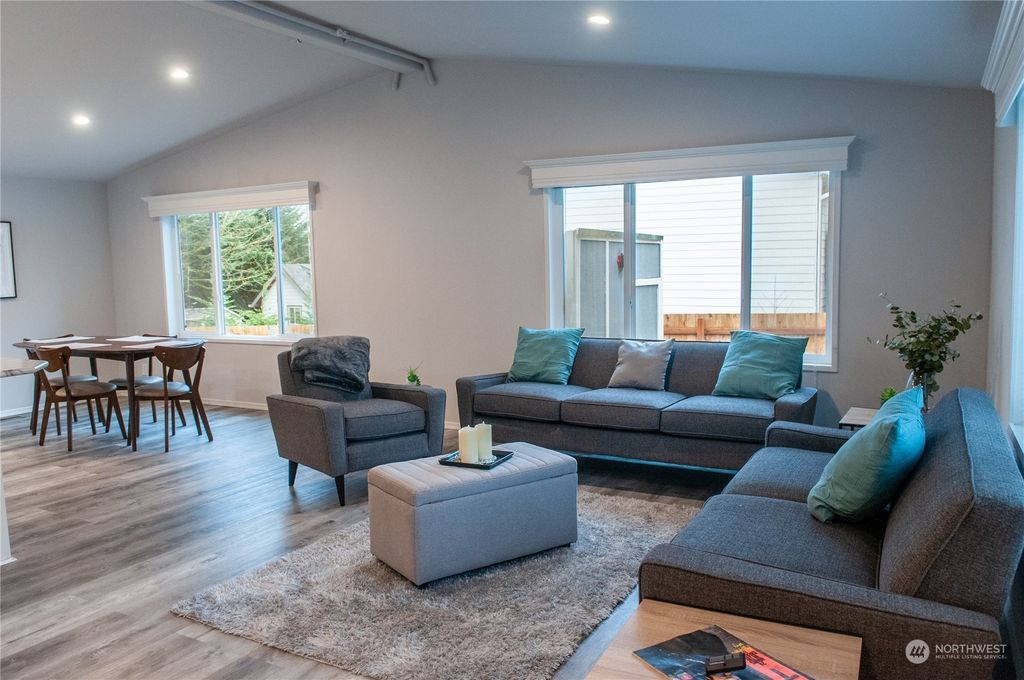 Photo of 18826 SE 299th Place, Kent, WA 98042 (MLS # 2032110)