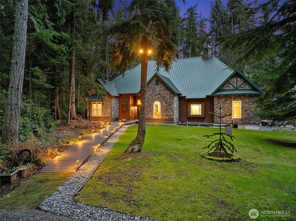 Photo of 1059 Evergreen Lane, Freeland, WA 98249 (MLS # 2476008)