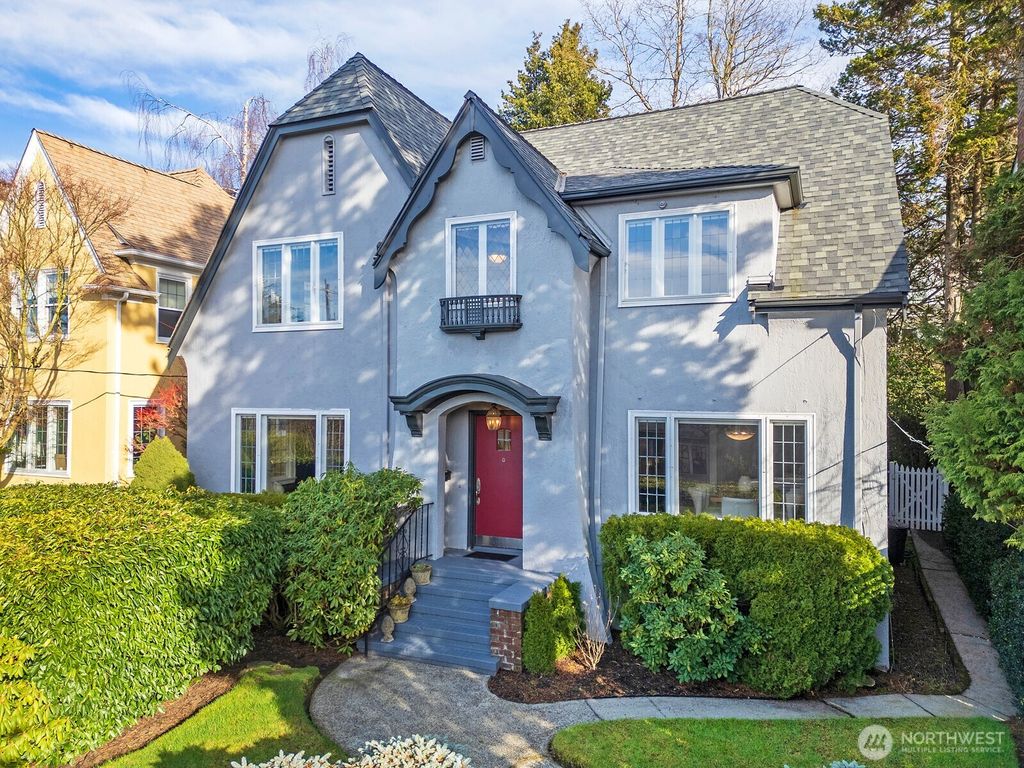 Photo of 1812 10th Avenue E, Seattle, WA 98102 (MLS # 2478047)