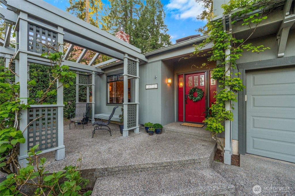 Photo of 16712 SE 31st Street, Bellevue, WA 98008 (MLS # 2364585)