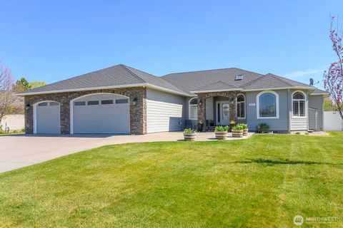 Photo of 907 S Sand Dune Road, Moses Lake, WA 98837 (MLS # 2507923)