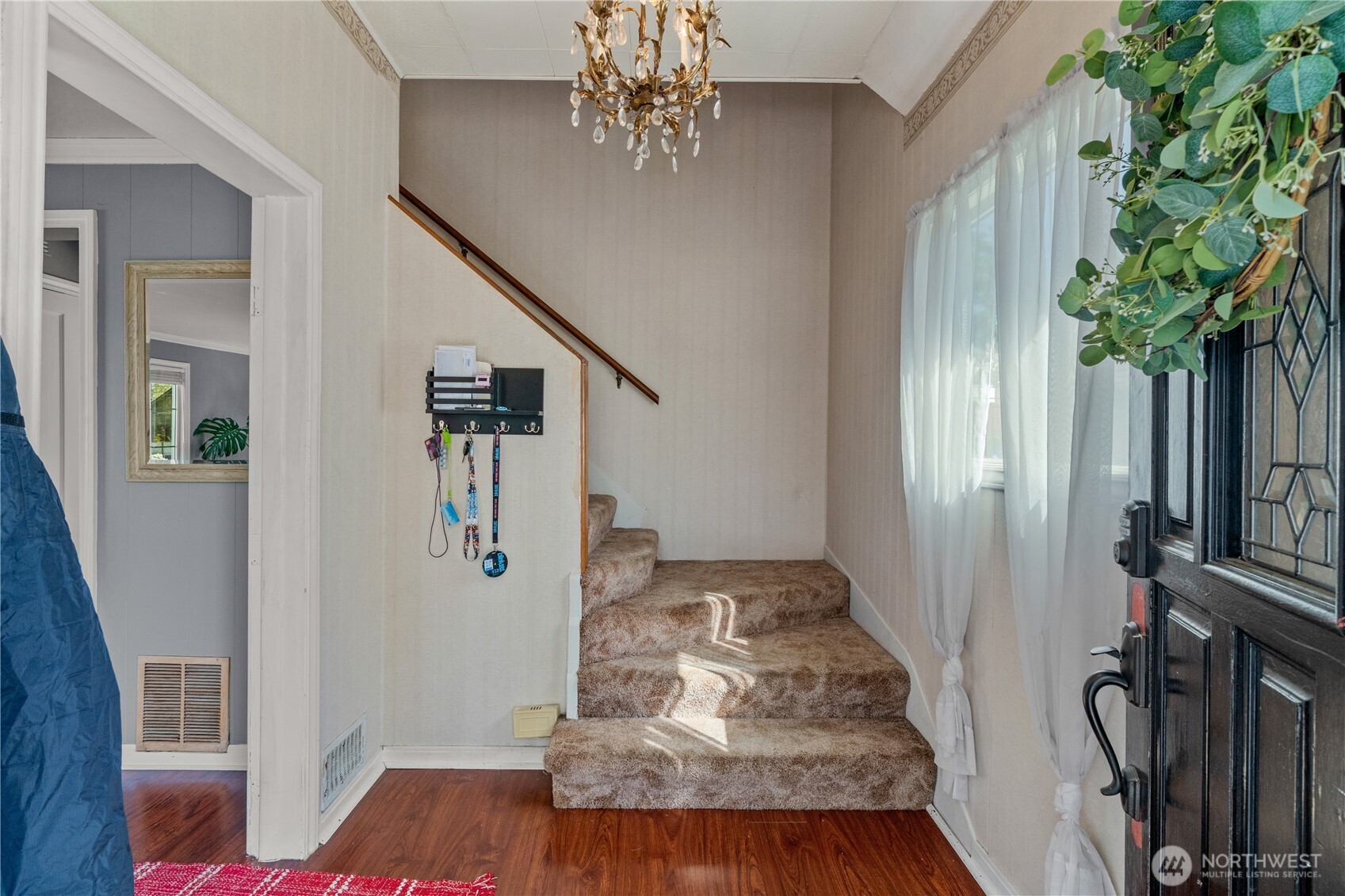 522 W 6th Street
