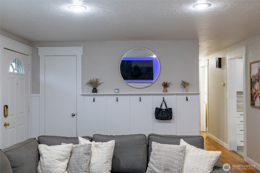 Photo of 2026 28th Avenue, Longview, WA 98632 (MLS # 2492667)