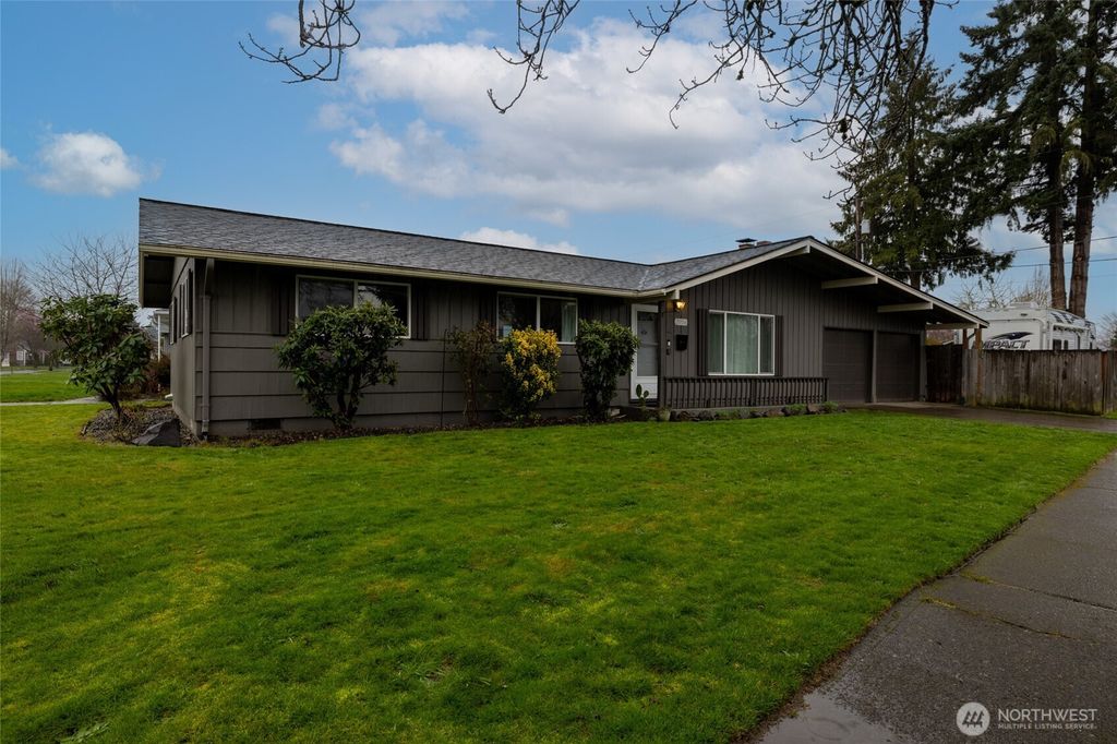Photo of 2026 28th Avenue, Longview, WA 98632 (MLS # 2492667)