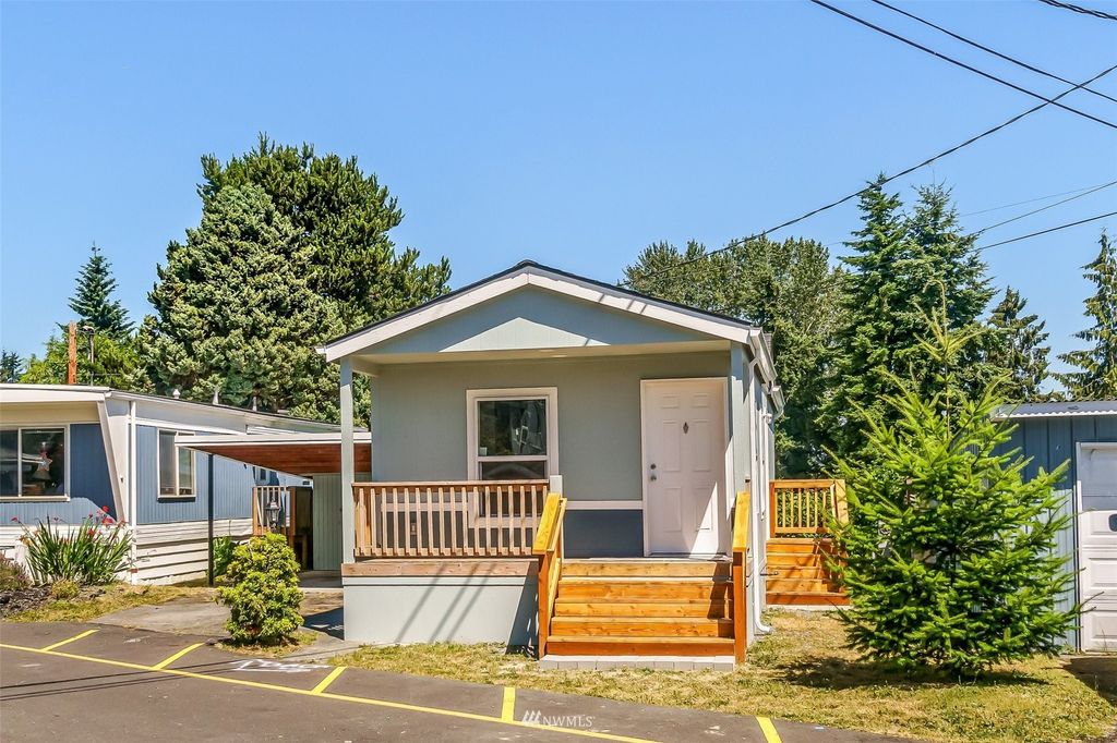 Photo of 14322 Admiralty Way #74, Lynnwood, WA 98037 (MLS # 1970602)