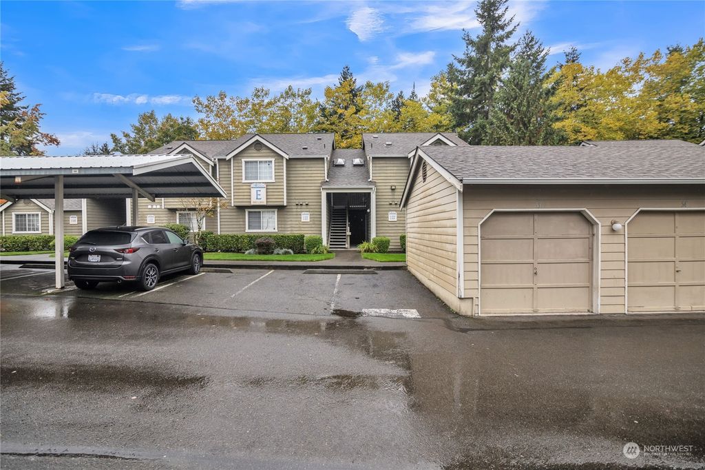 Photo of 1808 S 284th Lane #E-103, Federal Way, WA 98003 (MLS # 2172988)