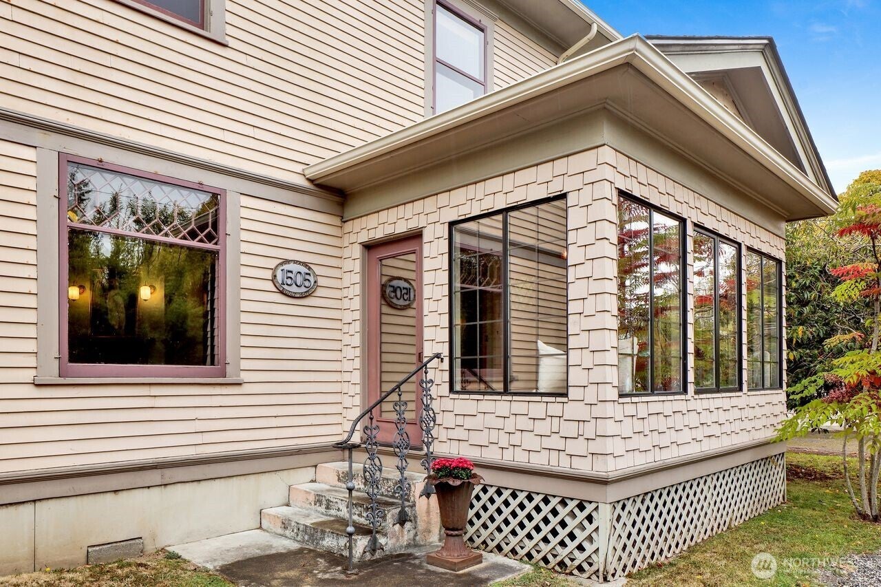 1505 Broadway