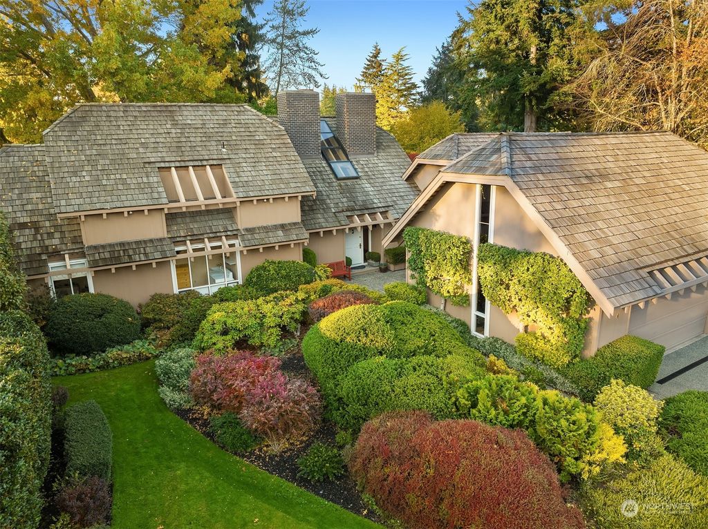 Photo of 4 Skagit Key Ky, Bellevue, WA 98006 (MLS # 2043363)