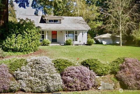 Photo of 10512 NE 187th Street, Bothell, WA 98011 (MLS # 2563133)