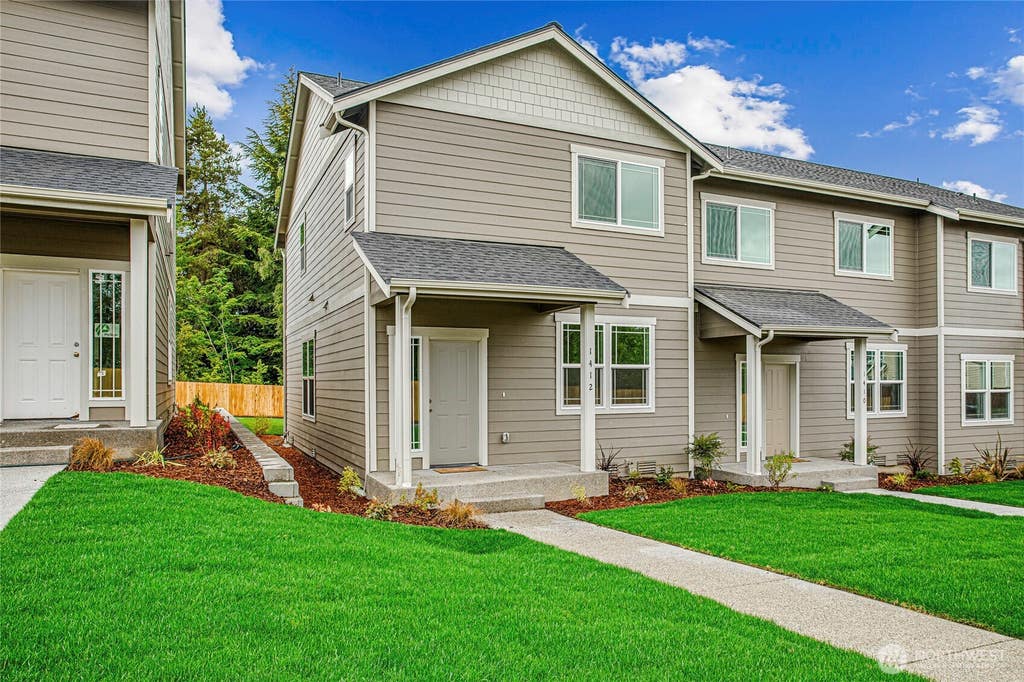 Photo of 1412 E 51st Street, Tacoma, WA 98404 (MLS # 2553893)