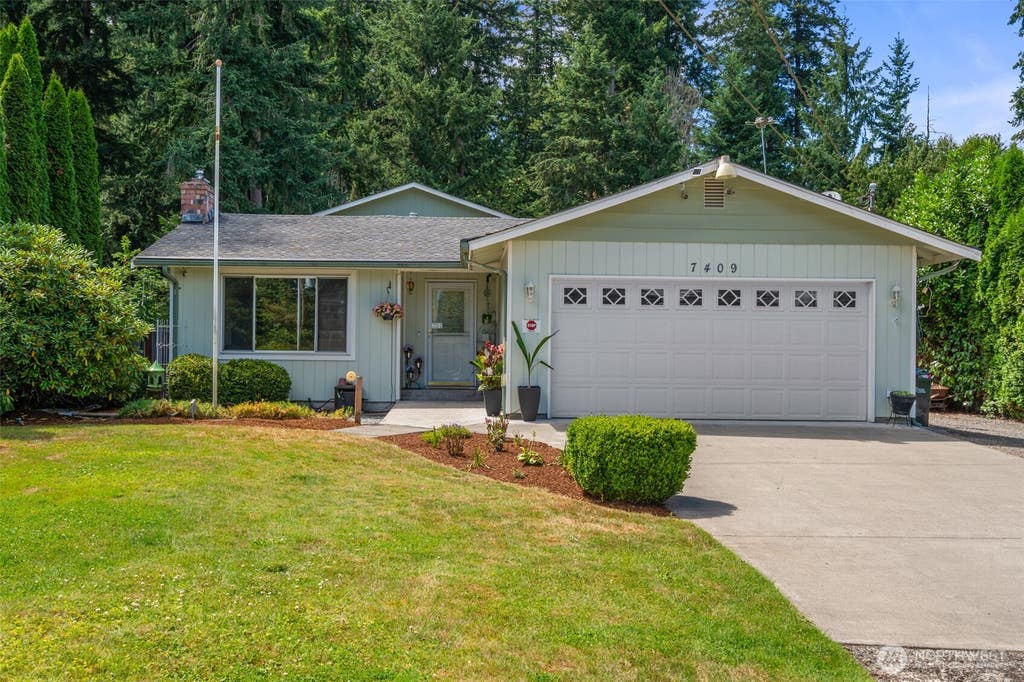 Photo of 7409 207th Avenue E, Bonney Lake, WA 98391 (MLS # 2560504)