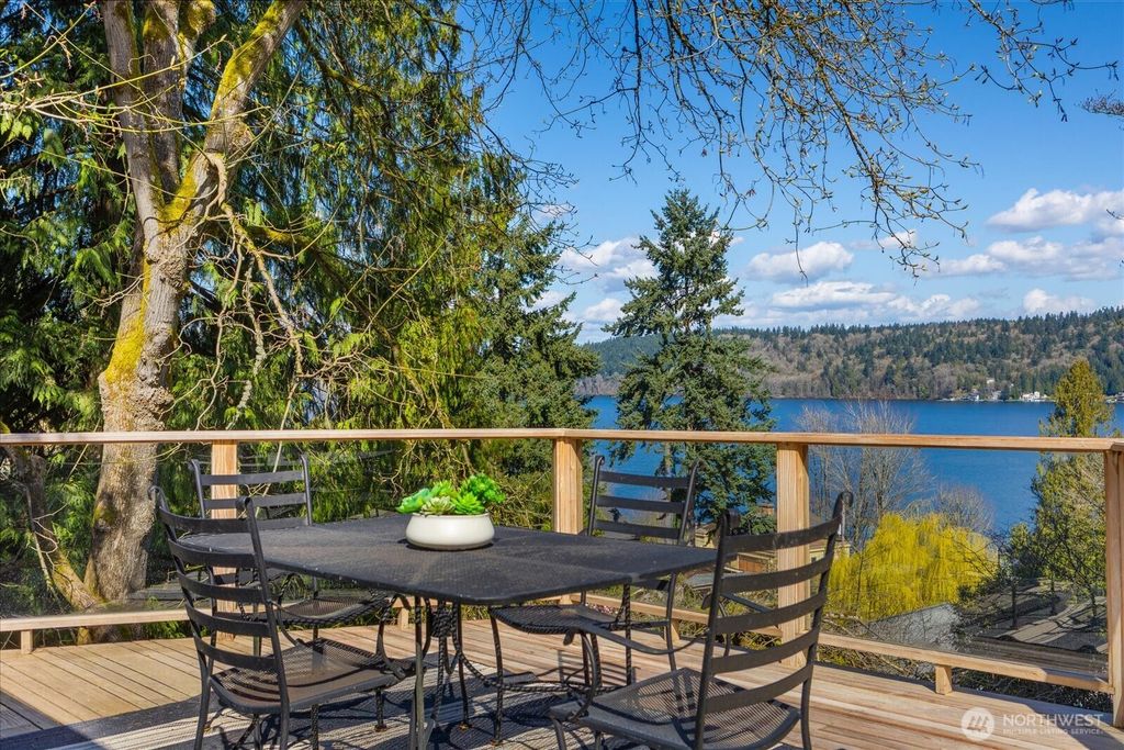 Photo of 11904 Lakeside Avenue NE, Seattle, WA 98125 (MLS # 2487398)