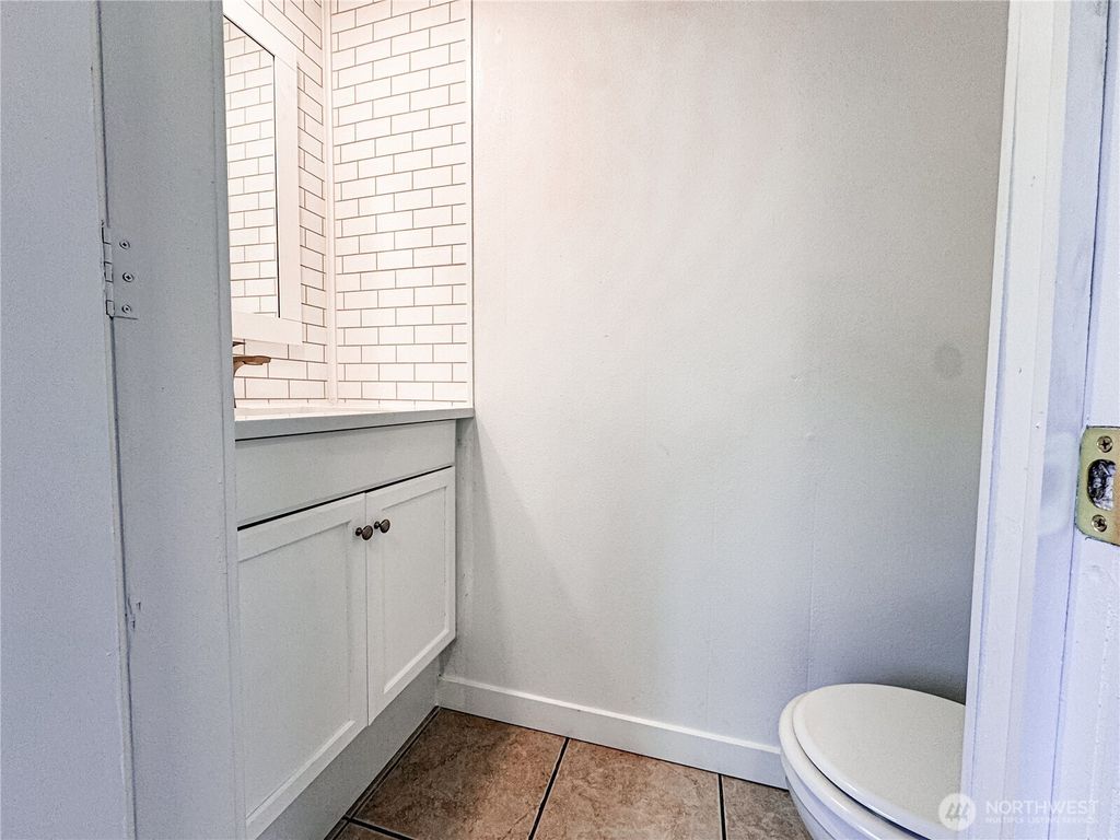 listing image 9360413856681667082