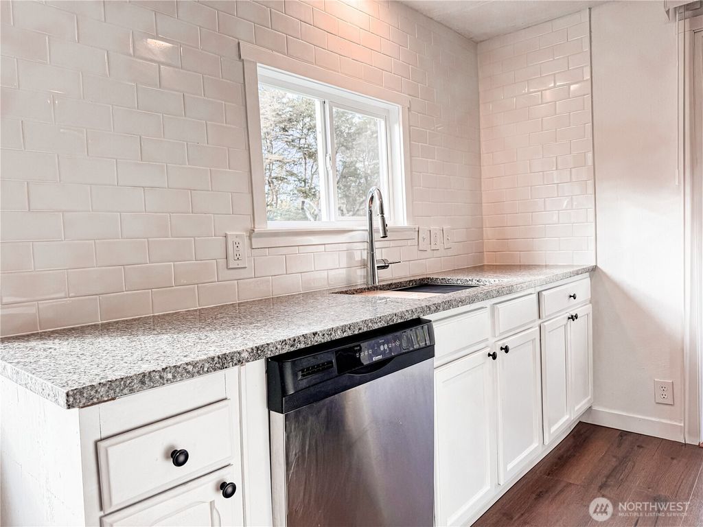 listing image 9365788971413318370