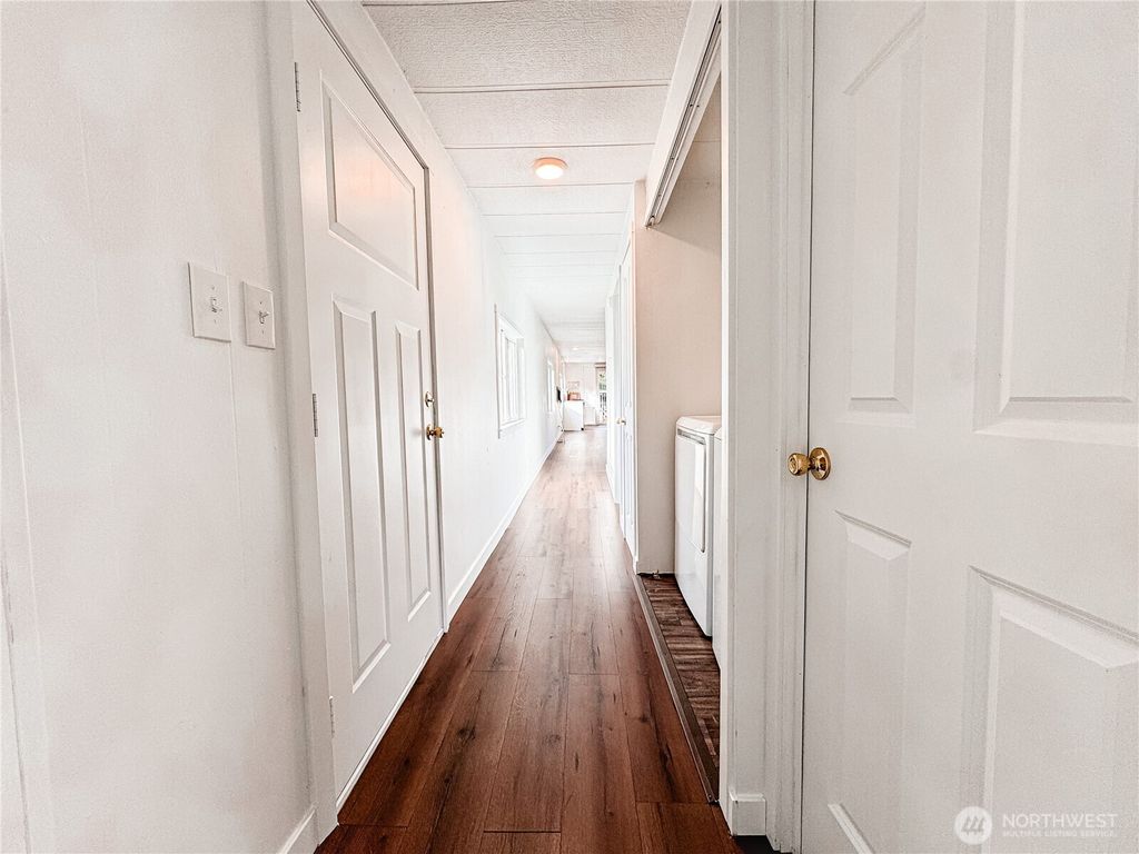listing image 9365208423400115167