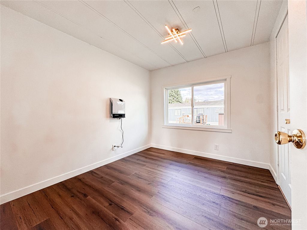 listing image 9365807681449633530