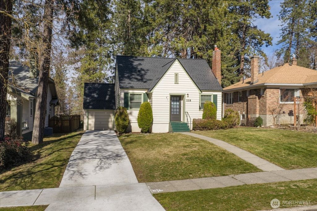 Photo of 1118 W 18th Ave Ave, Spokane, WA 99203 (MLS # 2488329)