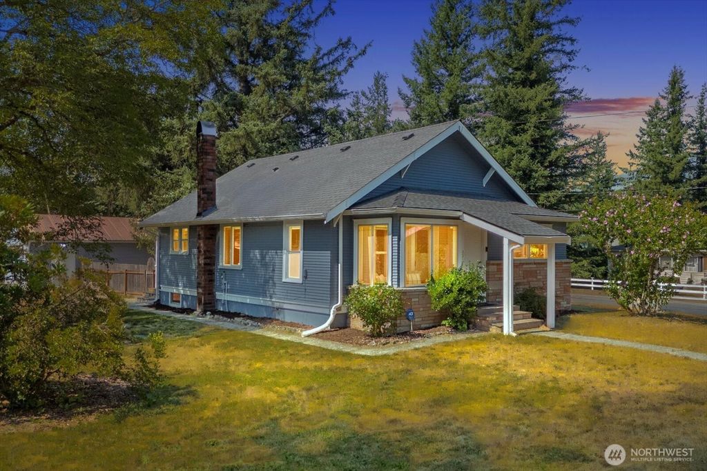 Photo of 157 8th Street, Gold Bar, WA 98251 (MLS # 2406869)