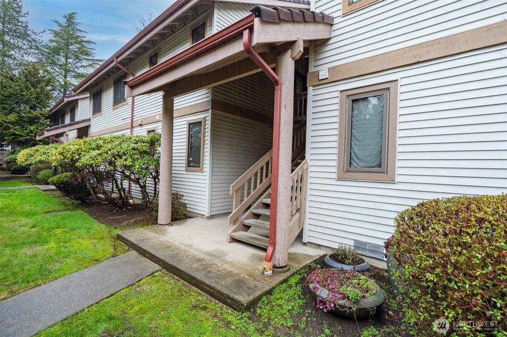 Photo of 17306 119th Lane SE #M11, Renton, WA 98058 (MLS # 2468252)