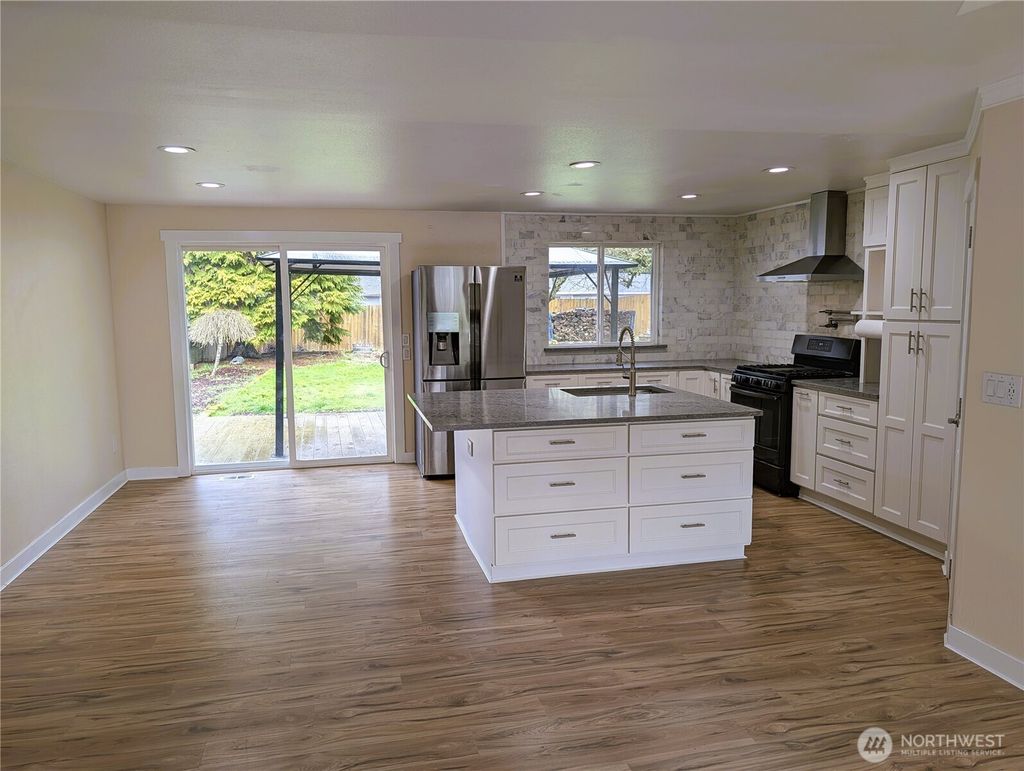 Photo of 11823 150th Street Ct E, Puyallup, WA 98374 (MLS # 2476122)