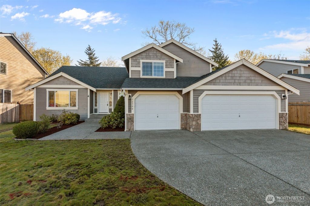 Photo of 30900 30th Avenue SW, Federal Way, WA 98023 (MLS # 2505524)