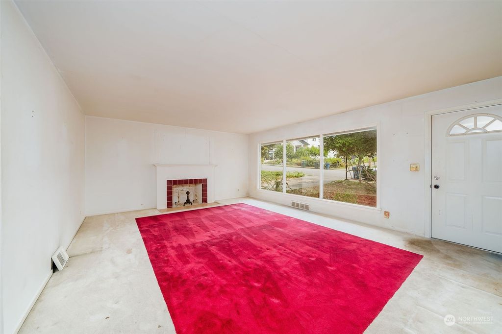 Photo of 406 Avenue I, Snohomish, WA 98290 (MLS # 2274153)