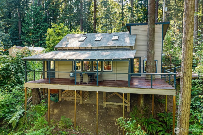 1823 Emerald Lake Way