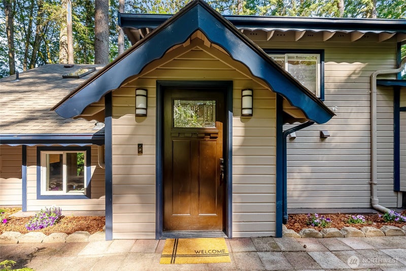 1823 Emerald Lake Way