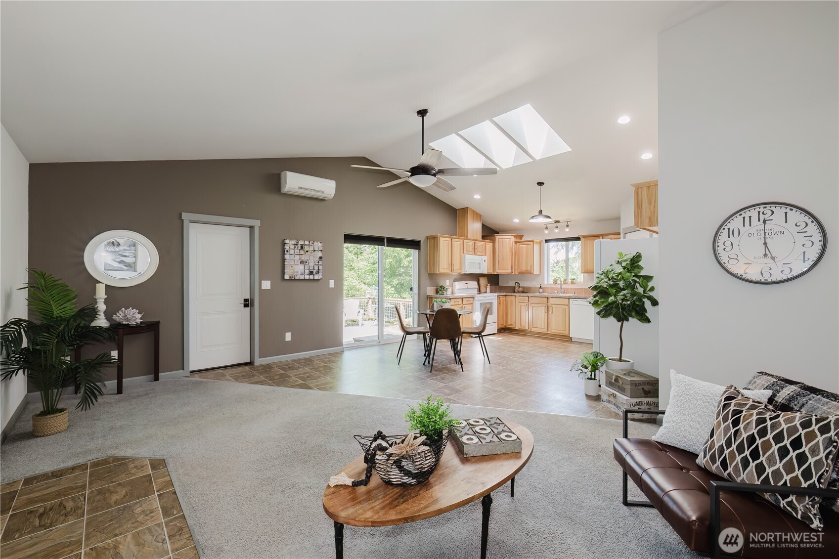 253 E Mountain View Drive