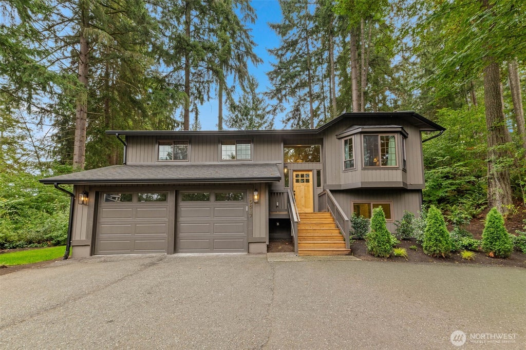 Photo of 15817 SE Newport Way, Bellevue, WA 98006 (MLS # 2498910)