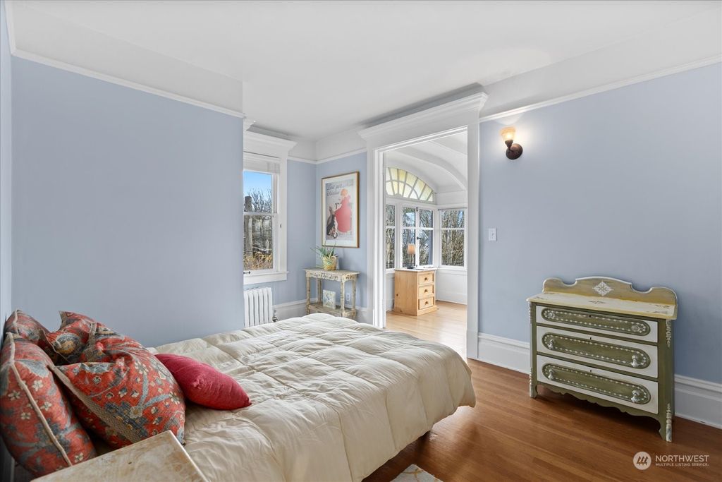 listing image 9368576342184630368