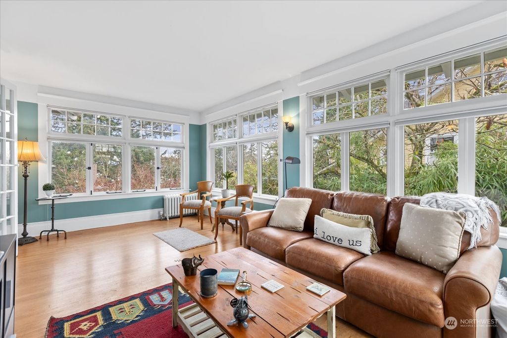 listing image 9367773051653102895
