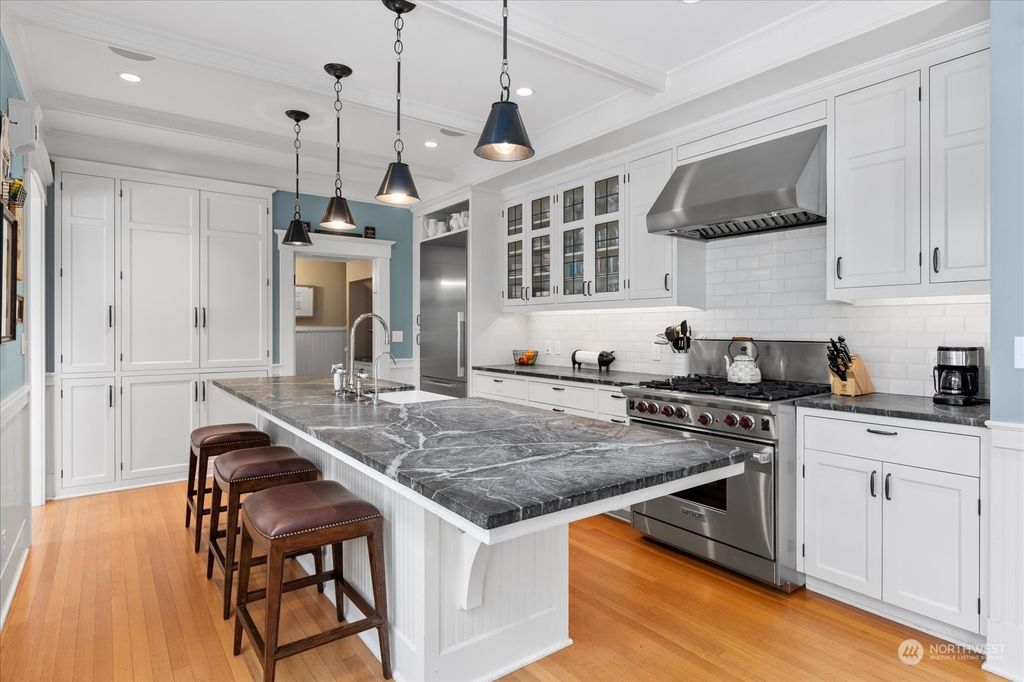 listing image 9364536643482615326
